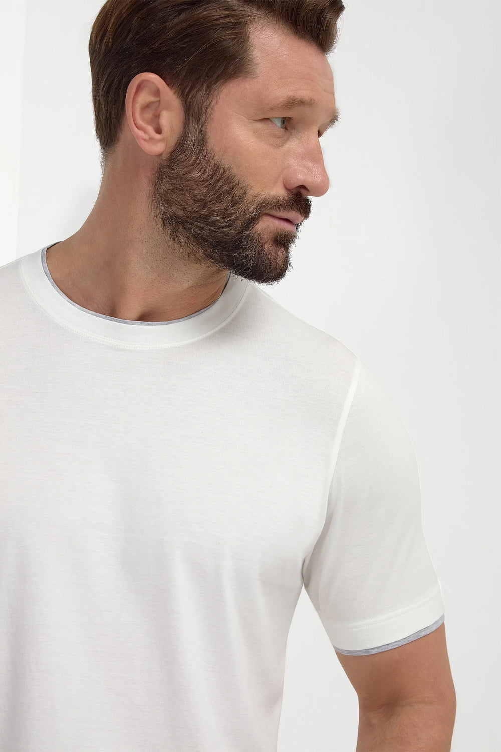 T-shirt bianca in cotone con dettaglio collo - Made in Italy