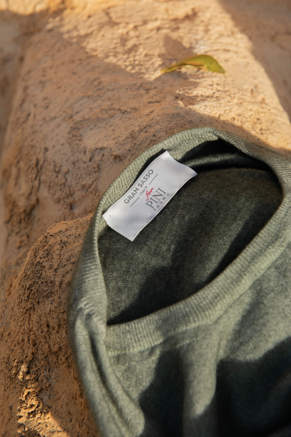 Maglia girocollo verde in cashmere superleggero – Made in Italy