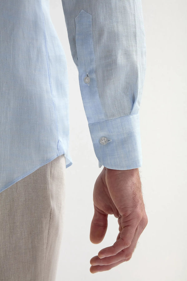 Light Blue Linen Button Down Shirt, men's light blue linen shirt, elegant breathable summer shirt, refined casual wear, lightweight and comfortable, chemise en lin bleu clair pour hommes, chemise boutonnée respirante, chemise estivale élégante, camicia in lino azzurro, camicia traspirante e raffinata, abbigliamento casual sofisticato.