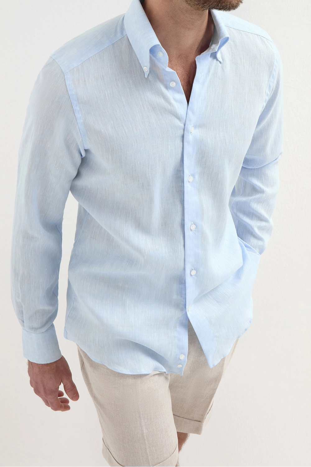 Light Blue Linen Button Down Shirt, men's light blue linen shirt, elegant breathable summer shirt, refined casual wear, lightweight and comfortable, chemise en lin bleu clair pour hommes, chemise boutonnée respirante, chemise estivale élégante, camicia in lino azzurro, camicia traspirante e raffinata, abbigliamento casual sofisticato.