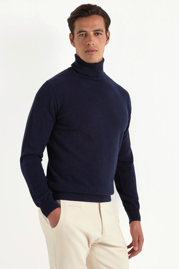 Italian cashmere turtleneck, Blue turtleneck, italian cashmere, italian turtleneck style, Blue Turtleneck in 100% cashmere, Col roulé en cachemire italien, Col roulé bleu, cachemire italien, style col roulé italien, Col roulé bleu en 100% cachemire, Dolcevita in cashmere italiano, Dolcevita blu, cashmere italiano, stile dolcevita italiano, Dolcevita blu in 100% cashmere