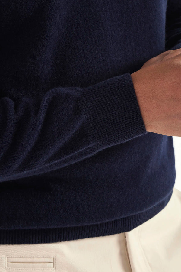 Italian cashmere turtleneck, Blue turtleneck, italian cashmere, italian turtleneck style, Blue Turtleneck in 100% cashmere, Col roulé en cachemire italien, Col roulé bleu, cachemire italien, style col roulé italien, Col roulé bleu en 100% cachemire, Dolcevita in cashmere italiano, Dolcevita blu, cashmere italiano, stile dolcevita italiano, Dolcevita blu in 100% cashmere