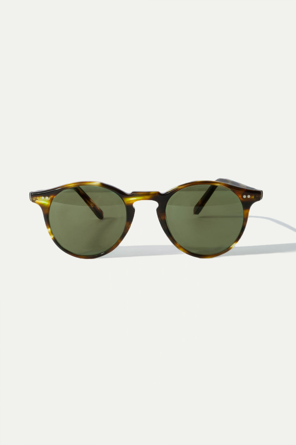 Turtle Portofino Sunglasses, men's elegant tortoiseshell sunglasses, refined and timeless design, high-quality lenses, lightweight and comfortable, lunettes Portofino écaille pour hommes, lunettes de soleil sophistiquées, protection UV et confort optimal, occhiali da sole Portofino tartarugati, design raffinato e senza tempo, lenti di alta qualità, accessorio di classe.