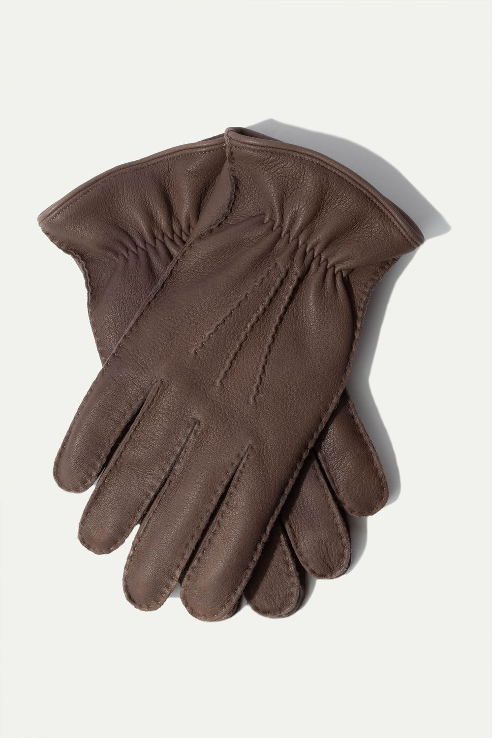 Cashmere deerskin gloves, taupe cashmere gloves, italian cashmere gloves, italian cashmere. Taupe gloves, Guanti in cashmere, guanti in cashmere taupe, guanti in cashmere italiano, guanti in cashmere italiano. Guanti taupe, Gants cachemire en peau de daim, gants cachemire taupe, gants cachemire italiens, cachemire italien. Gants taupe,