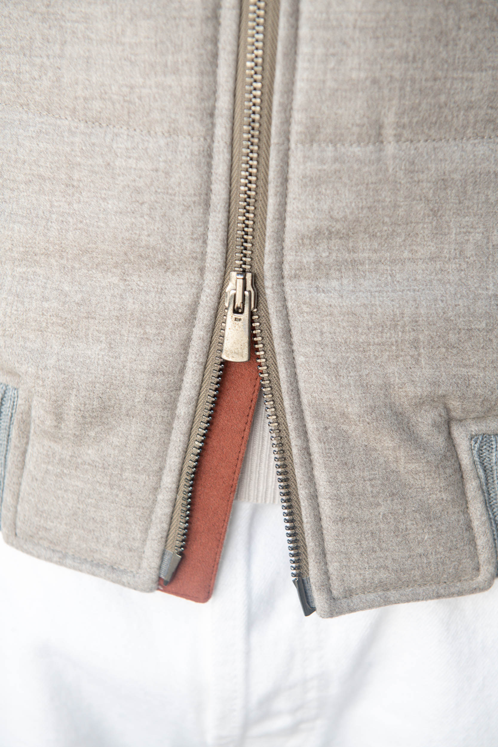 Taupe vest with zip in Loro Piana wool with Rain System®– Made in Italy