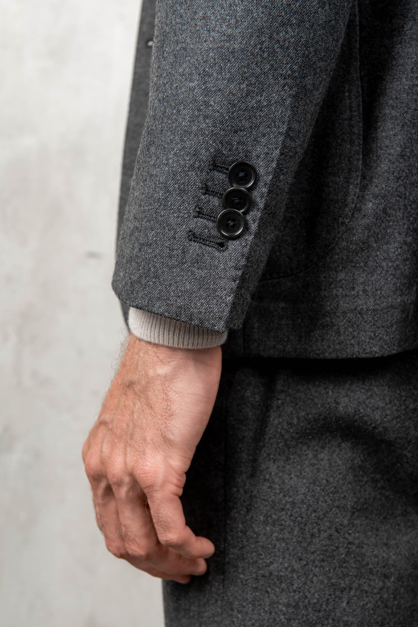 anthracite flannel jacket, anthracite wool winter jacket, dark grey flannel jacket, veste flanelle anthracite, veste flanelle gris foncé, mix and match suit grey, grey flannel suit, giacca di flanella antracite, giacca di flanella grigio scuro, abito mix and match grigio, abito di flanella grigio
