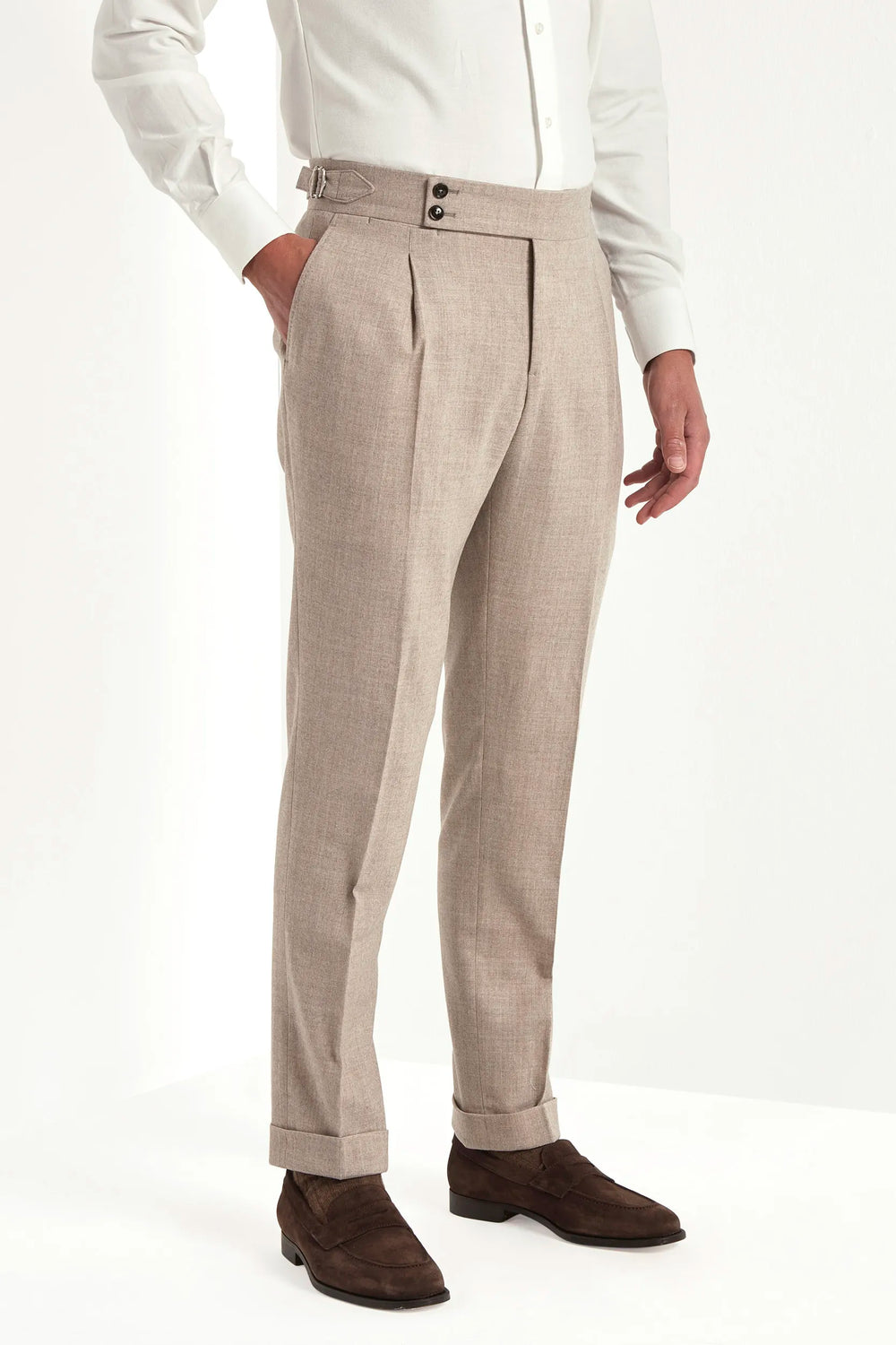 flannel trousers, beige trousers, sartorial trousers, italian style, trousers made in italy, winter trousers, chino trousers, pleated trousers, luxury flannel trousers, tailored beige trousers, wool flannel trousers, elegant men’s trousers, premium italian trousers, classic pleated trousers, beige dress trousers, beige winter pants, men’s tailored chinos, italian wool trousers, beige smart trousers, beige formal trousers, italian menswear trousers