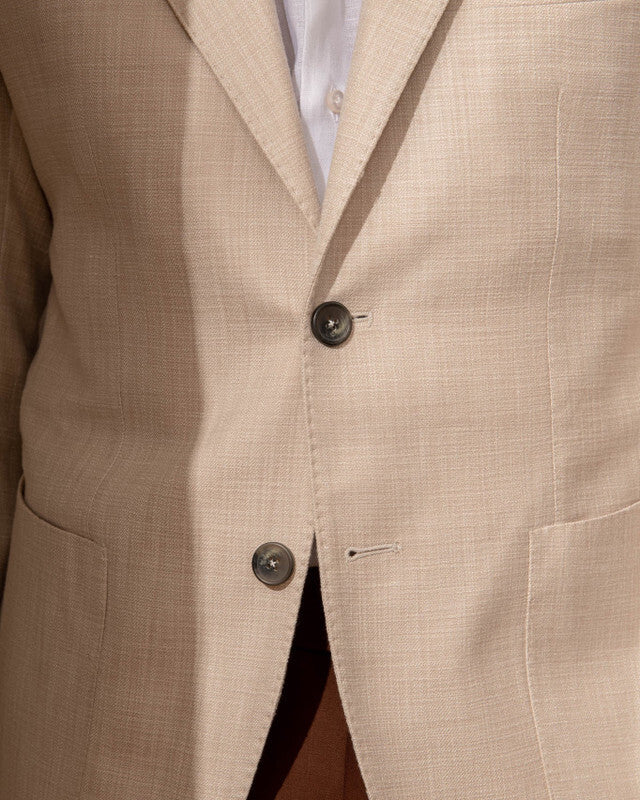 Beige Jacket in Loro Piana Cotton and Silk, men's beige Loro Piana lightweight blazer, elegant breathable jacket, refined casual and formal wear, soft and comfortable fabric, veste beige en coton et soie Loro Piana pour hommes, veste légère et respirante, veste élégante et confortable, giacca beige in cotone e seta di Loro Piana, giacca traspirante e raffinata, abbigliamento sofisticato, Loro Piana "Softime"