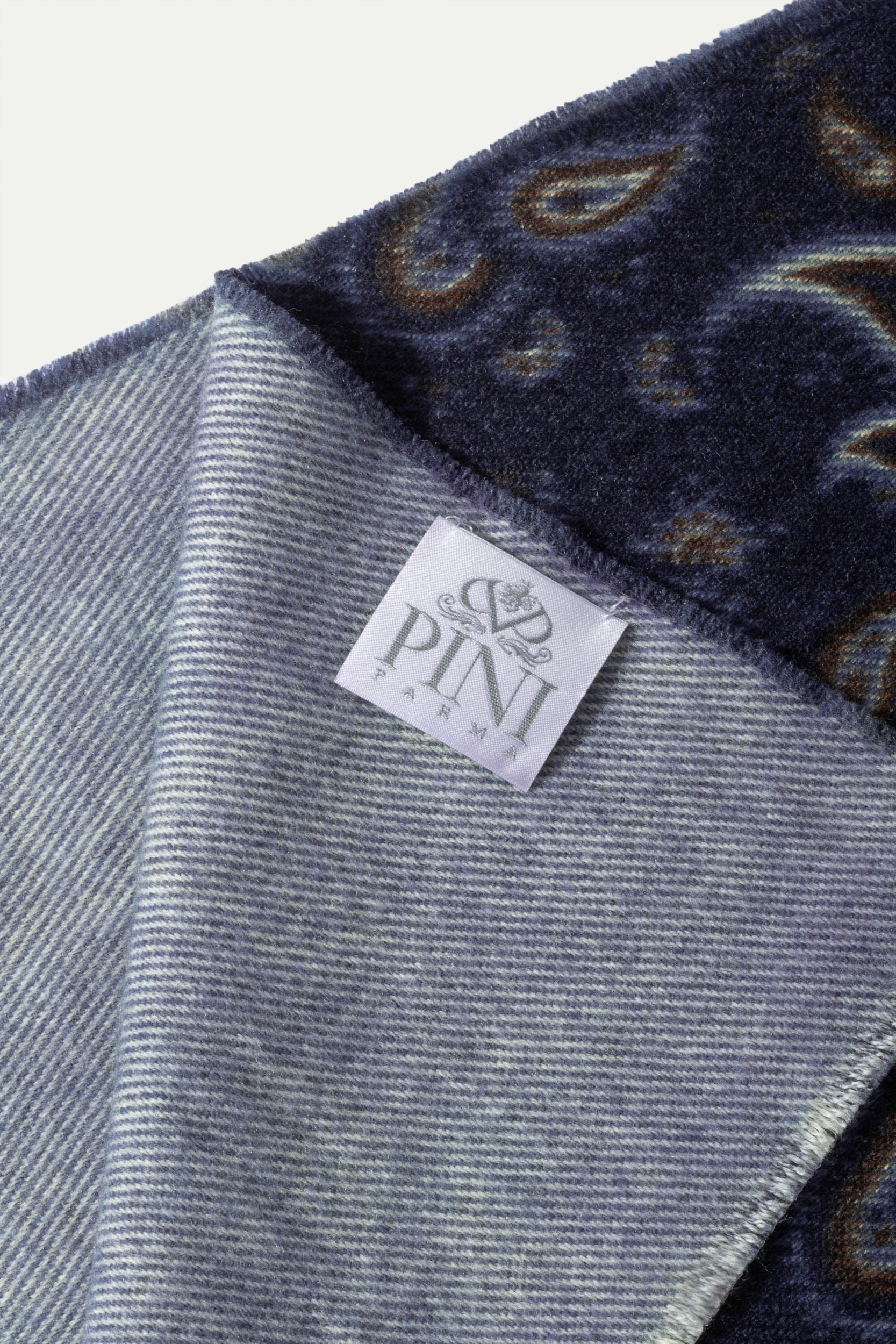 blue paisley scarf for men, blue patterned scarf for men, blue wool paisley scarf, blue wool scarf for men, écharpe bleue à motif, écharpe bleue pour homme, écharpe bleue homme, écharpe bleue homme, écharpe bleue laine homme