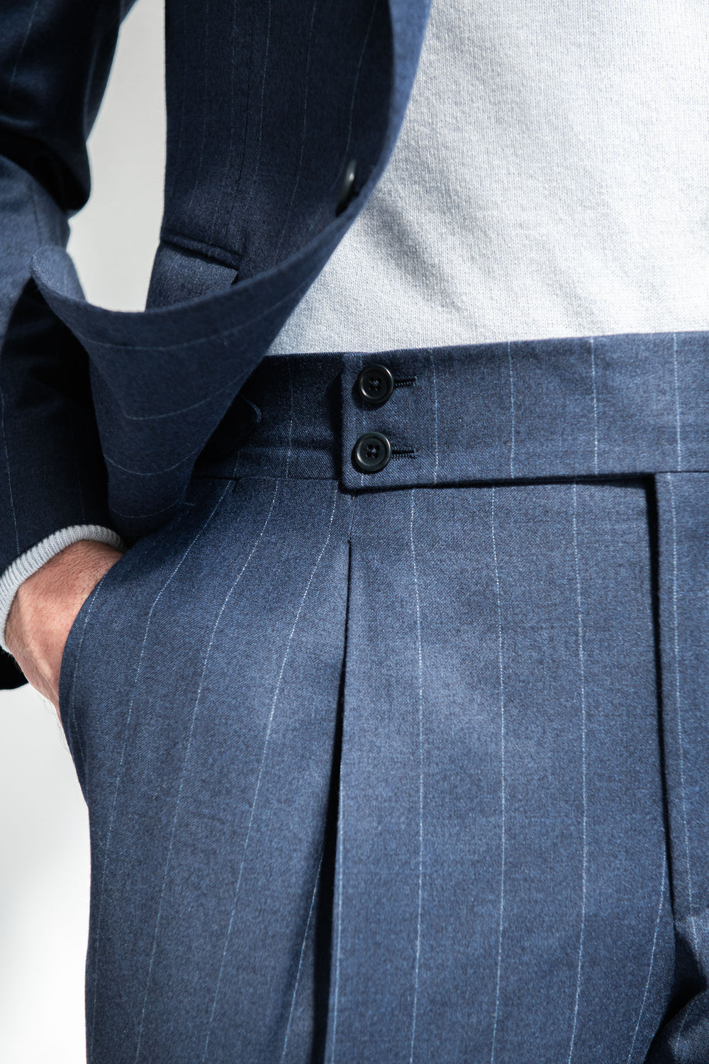 Men 140’s wool suit, Blue Striped Suit, Italian Wool Suit, Wool 140’s blue suit, Abito in lana 140 da uomo, abito a righe blu, abito in lana italiano, abito blu in lana 140, Costume homme 140's en laine, Costume bleu à rayures, Costume italien en laine, Costume bleu 140's, Costume homme 140's en laine, Costume bleu à rayures, Costume italien en laine, Costume bleu 140's,
