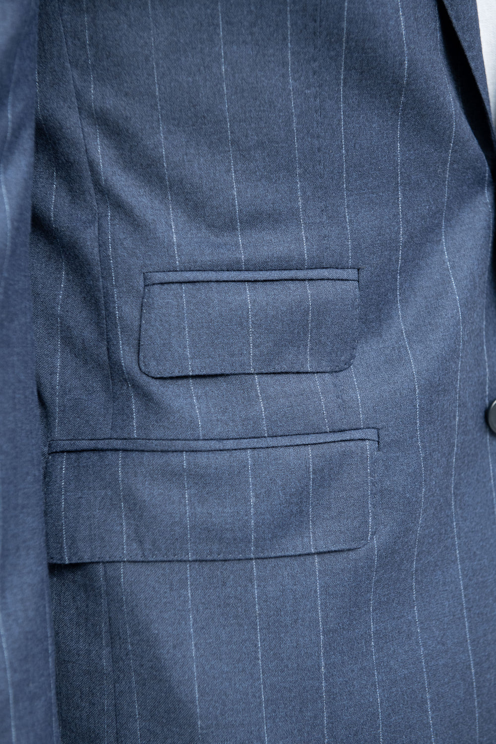 Men 140’s wool suit, Blue Striped Suit, Italian Wool Suit, Wool 140’s blue suit, Abito in lana 140 da uomo, abito a righe blu, abito in lana italiano, abito blu in lana 140, Costume homme 140's en laine, Costume bleu à rayures, Costume italien en laine, Costume bleu 140's, Costume homme 140's en laine, Costume bleu à rayures, Costume italien en laine, Costume bleu 140's,