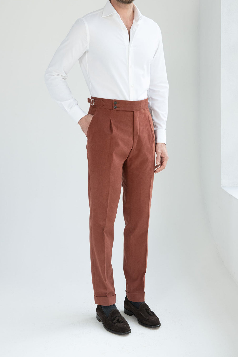 Men Cotton Trousers, Italia style cotton trousers, Red Brick High Rise Trousers, Brick High Rise cotton trousers, Pantaloni in cotone da uomo, pantaloni in cotone stile Italia, pantaloni a vita alta rosso mattone, pantaloni a vita alta in cotone mattone, Pantalon en coton pour homme, pantalon en coton de style italien, pantalon à taille haute rouge brique, pantalon à taille haute en coton brique,