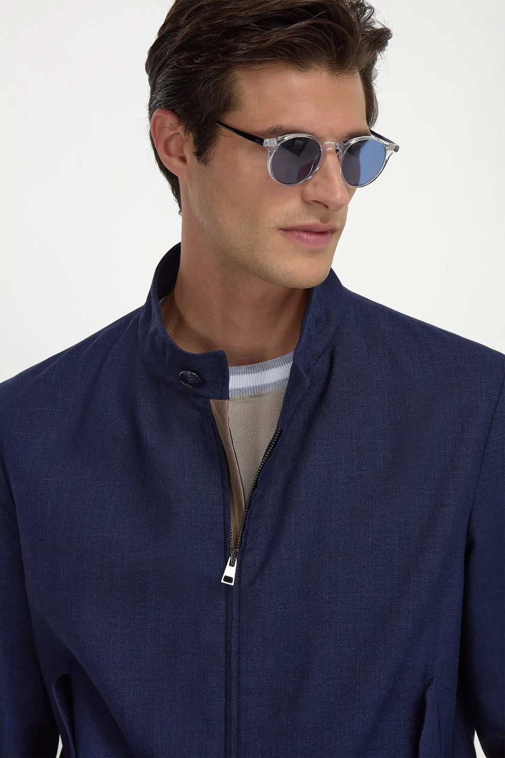 Clear Portofino Sunglasses, men's elegant transparent sunglasses, refined and timeless design, high-quality lenses, lightweight and comfortable, lunettes Portofino transparentes pour hommes, lunettes de soleil sophistiquées, protection UV et confort optimal, occhiali da sole Portofino trasparenti, design raffinato e senza tempo, lenti di alta qualità, accessorio di classe.