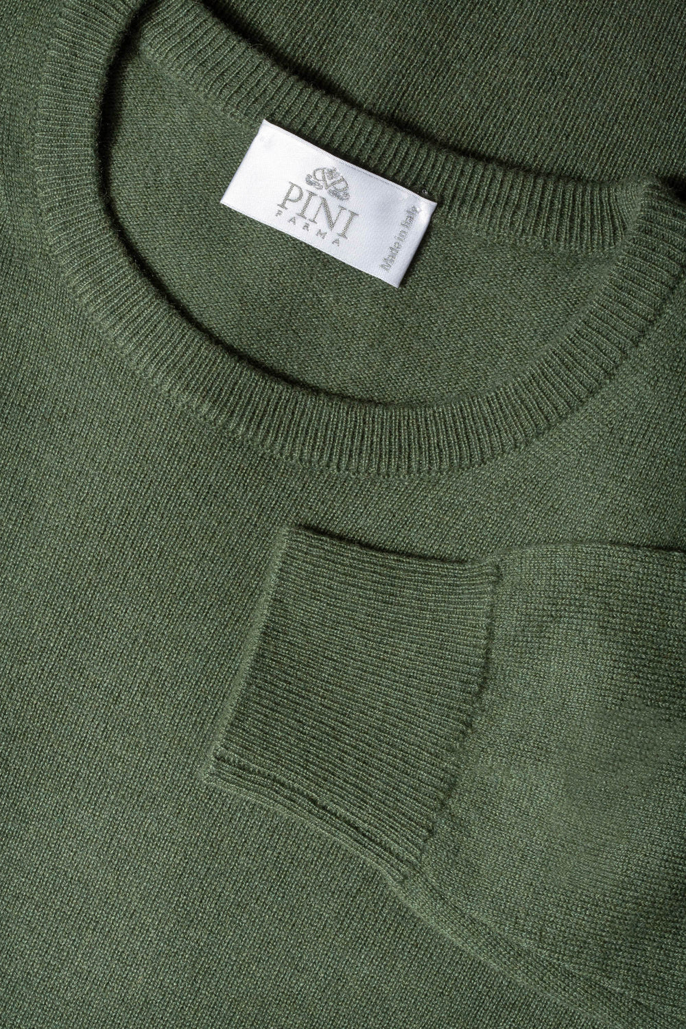 Cashmere roundneck, italian style, green roundneck, green cashmere roundneck, green knit, italian roundneck, Girocollo in cashmere, stile italiano, girocollo verde, girocollo in cashmere verde, maglia verde, girocollo italiano, Col rond en cachemire, style italien, col rond vert, col rond en cachemire vert, maille verte, col rond italien,