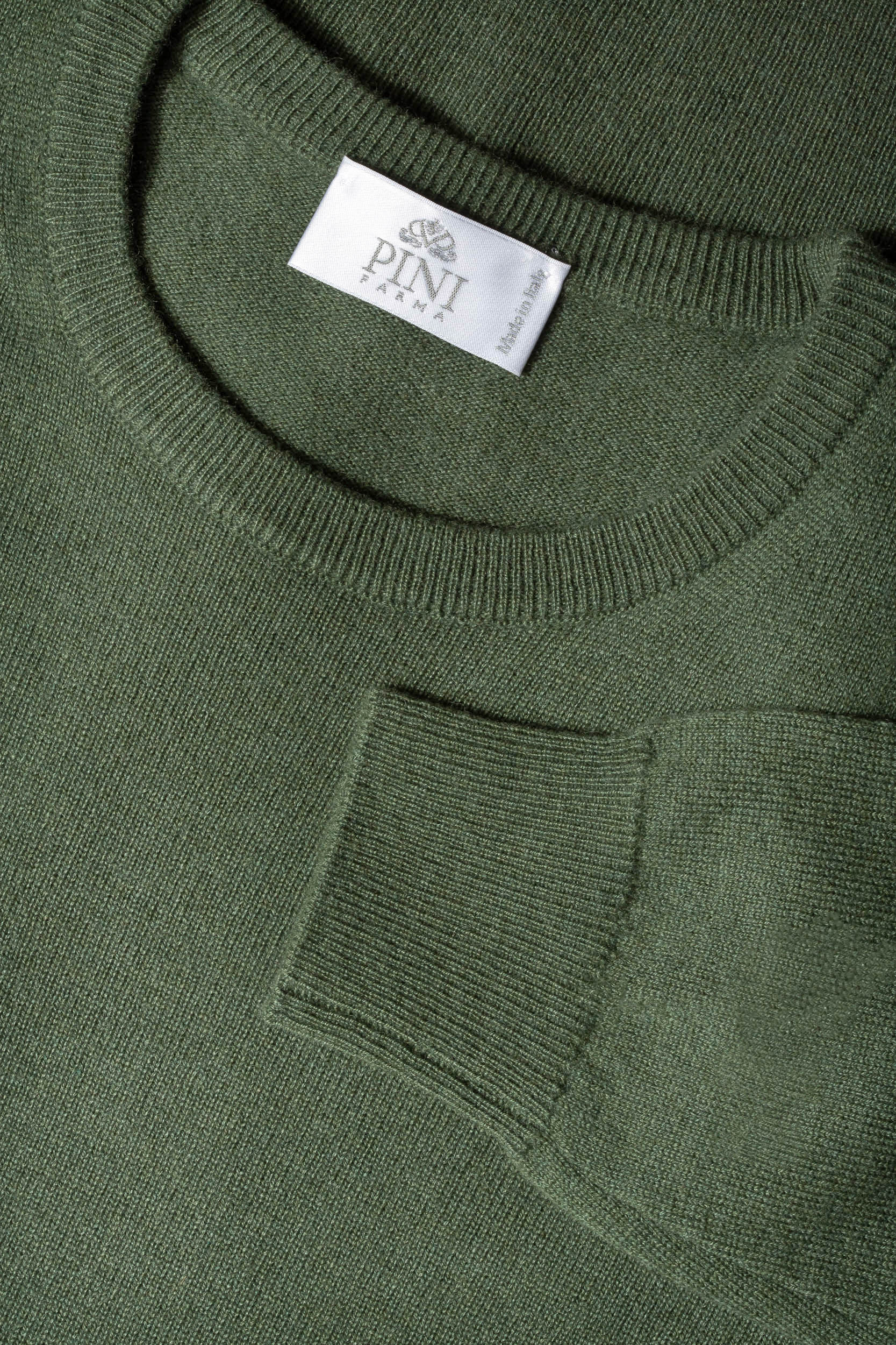 Cashmere roundneck, italian style, green roundneck, green cashmere roundneck, green knit, italian roundneck, Girocollo in cashmere, stile italiano, girocollo verde, girocollo in cashmere verde, maglia verde, girocollo italiano, Col rond en cachemire, style italien, col rond vert, col rond en cachemire vert, maille verte, col rond italien,