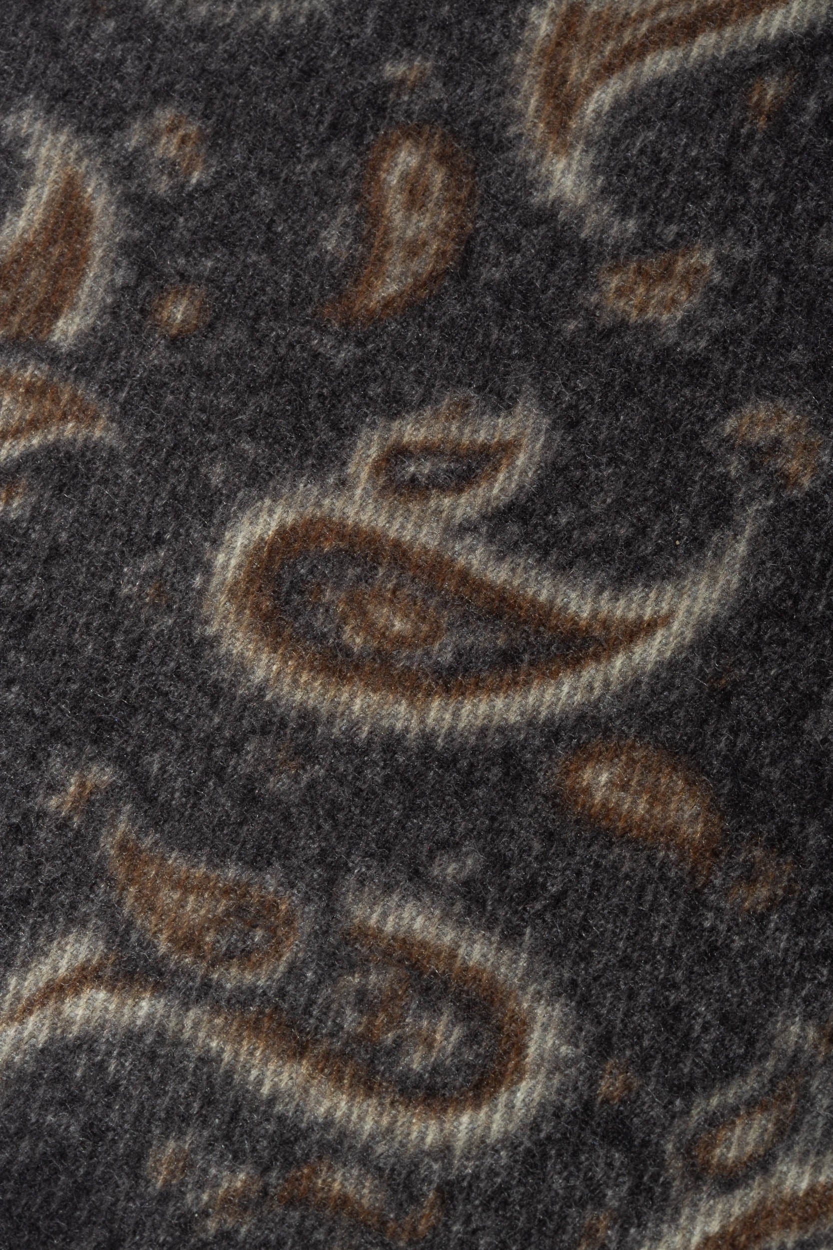 grey paisley scarf for men, grey patterned scarf for men, grey wool paisley scarf, grey wool scarf for men, écharpe grise à motif, écharpe grise pour homme, écharpe grise homme, écharpe grise homme, écharpe grise laine homme