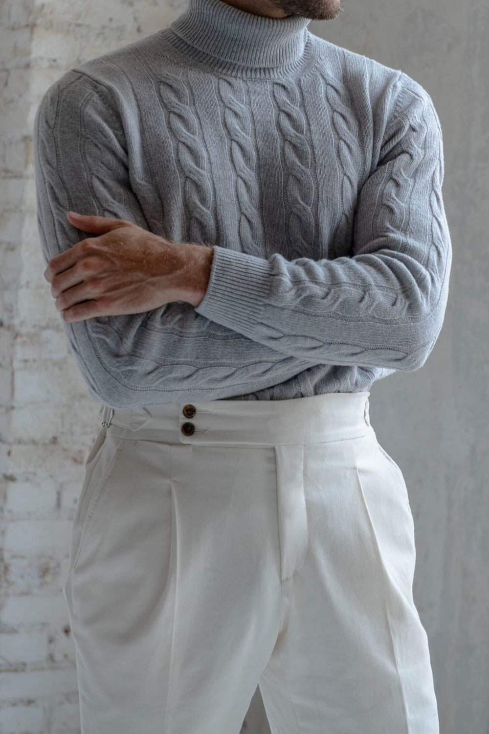 grey turtleneck, grey cable turtleneck, grey cable knit, col roulé gris, col roulé cable gris, col roulé laine cachemire, grey wool cachemire turtleneck, dolcevita grigio, dolcevita grigio a cavi, maglia grigia a cavi, col roulé gris, col roulé cable gris, col roulé laine cachemire, dolcevita grigio lana cachemire