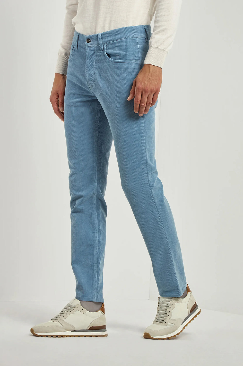 Corduroy Trousers, Light Blue 5 pocket trousers, Cotton 5 pockets trousers, High Rise 5 pocket trousers, Italian High Rise Light Blue Cotton Trousers, Pantalon en velours côtelé, pantalon 5 poches en bleu clair, pantalon 5 poches en coton, pantalon 5 poches à taille haute, pantalon italien à taille haute en coton bleu clair, Pantaloni in velluto a coste, Pantaloni 5 tasche blu chiaro, Pantaloni 5 tasche in cotone, Pantaloni 5 tasche a vita alta, Pantaloni italiani a vita alta in cotone blu chiaro,