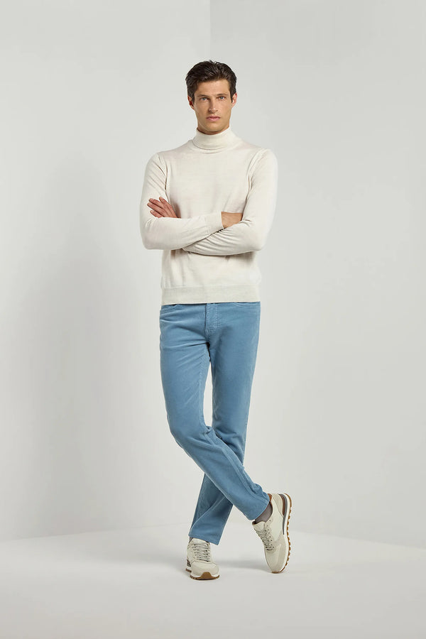 Corduroy Trousers, Light Blue 5 pocket trousers, Cotton 5 pockets trousers, High Rise 5 pocket trousers, Italian High Rise Light Blue Cotton Trousers, Pantalon en velours côtelé, pantalon 5 poches en bleu clair, pantalon 5 poches en coton, pantalon 5 poches à taille haute, pantalon italien à taille haute en coton bleu clair, Pantaloni in velluto a coste, Pantaloni 5 tasche blu chiaro, Pantaloni 5 tasche in cotone, Pantaloni 5 tasche a vita alta, Pantaloni italiani a vita alta in cotone blu chiaro,