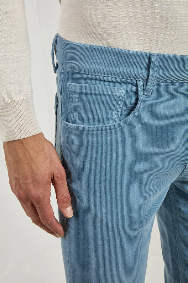 Corduroy Trousers, Light Blue 5 pocket trousers, Cotton 5 pockets trousers, High Rise 5 pocket trousers, Italian High Rise Light Blue Cotton Trousers, Pantalon en velours côtelé, pantalon 5 poches en bleu clair, pantalon 5 poches en coton, pantalon 5 poches à taille haute, pantalon italien à taille haute en coton bleu clair, Pantaloni in velluto a coste, Pantaloni 5 tasche blu chiaro, Pantaloni 5 tasche in cotone, Pantaloni 5 tasche a vita alta, Pantaloni italiani a vita alta in cotone blu chiaro,