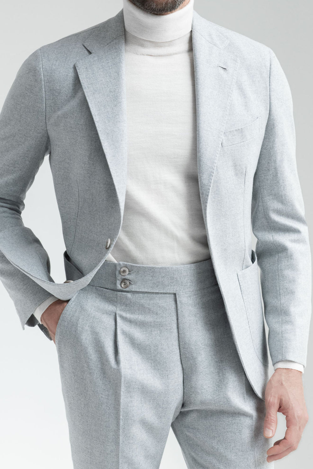 Abito azzurro chiaro a spina di pesce in lana e cashmere – Made in Italy