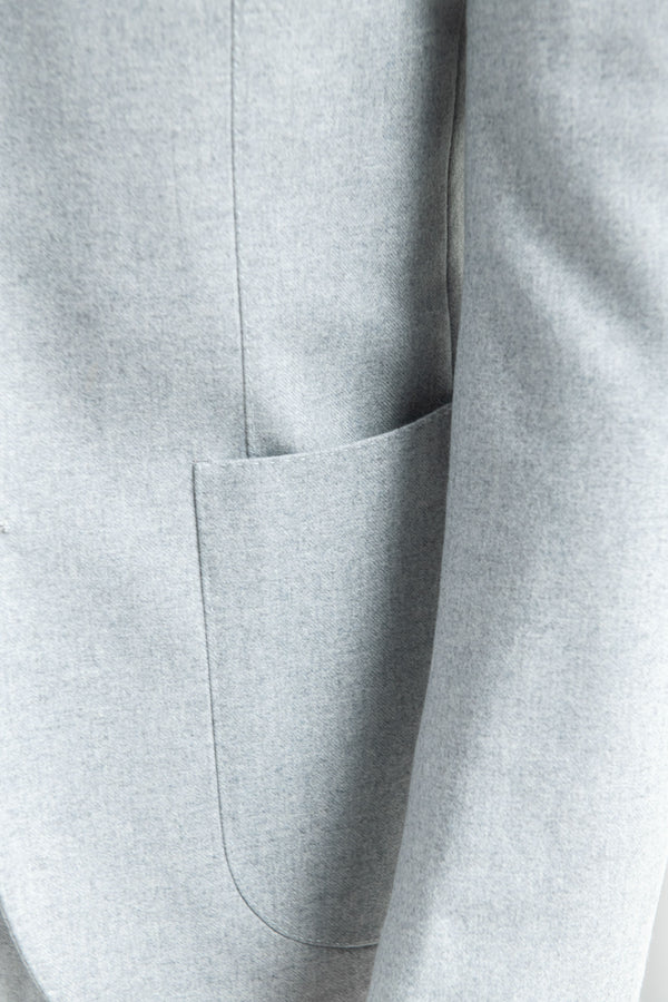 Abito azzurro chiaro a spina di pesce in lana e cashmere – Made in Italy