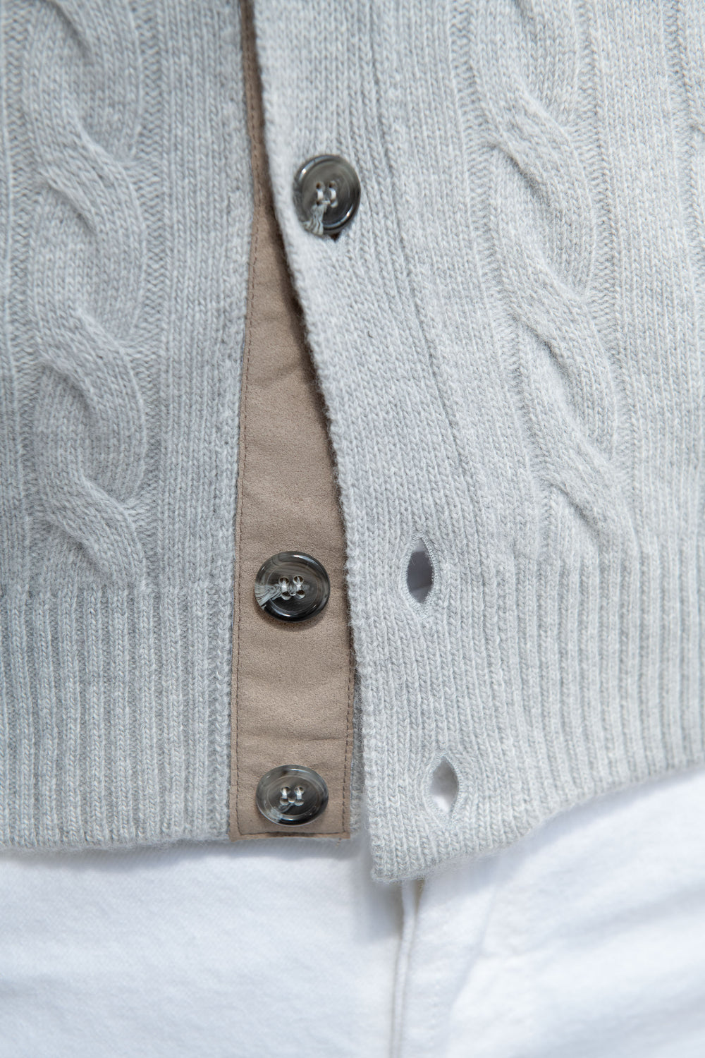 Cardigan grigio chiaro a treccia – Made in Italy