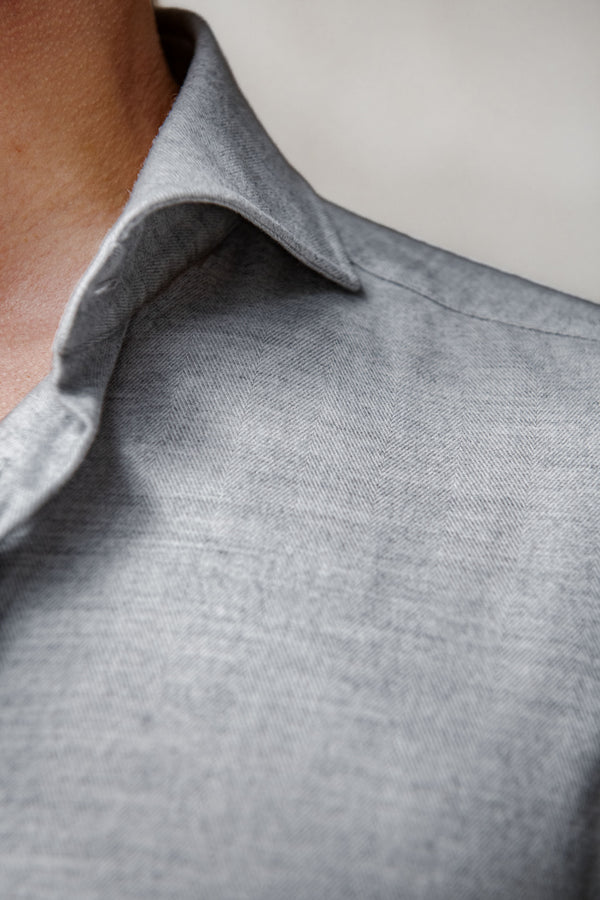 Cotton and tencel shirt, italian shirt, light grey color cotton shirt, tencel light grey color shirt, italian cotton, light grey color italian shirt, Camicia in cotone e tencel, camicia italiana, camicia in cotone colore grigio chiaro, camicia in tencel colore grigio chiaro, cotone italiano, Chemise en coton et tencel, chemise italienne, chemise en coton de couleur gris clair, chemise en tencel de couleur gris clair, coton italien,