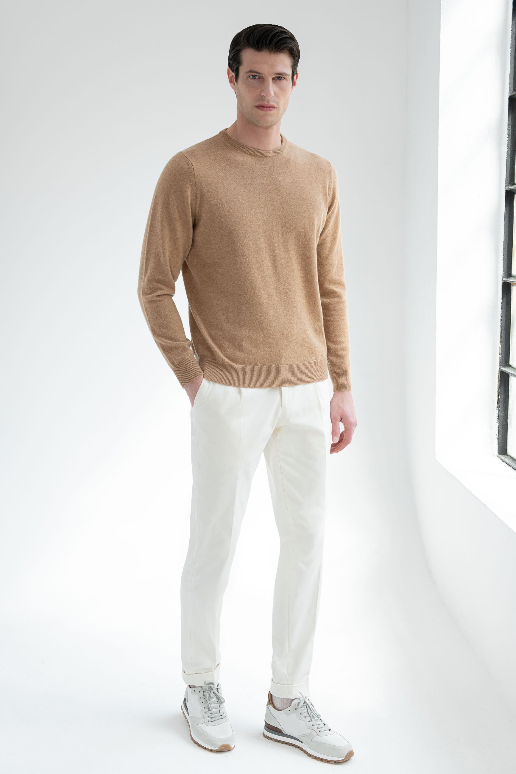 Italian cashmere round neck, ochre roundneck, italian cashmere, italian round neck style, ochre roundneck, Col rond en cachemire italien, col rond ocre, cachemire italien, style col rond italien, col rond ocre, Collo tondo in cashmere italiano, collo tondo ocra, cashmere italiano, stile collo tondo italiano, collo tondo ocra,