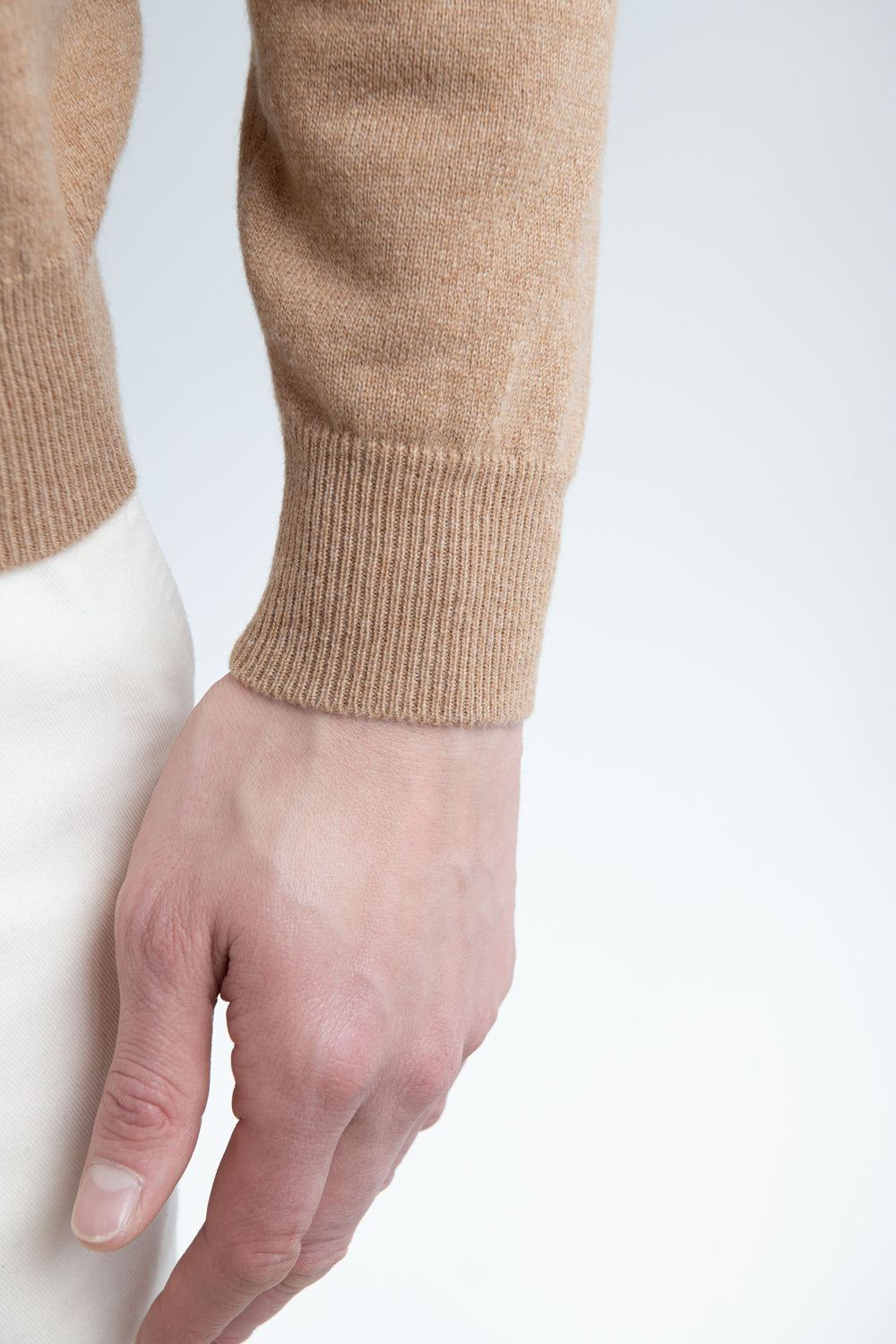 Italian cashmere round neck, ochre roundneck, italian cashmere, italian round neck style, ochre roundneck, Col rond en cachemire italien, col rond ocre, cachemire italien, style col rond italien, col rond ocre, Collo tondo in cashmere italiano, collo tondo ocra, cashmere italiano, stile collo tondo italiano, collo tondo ocra,