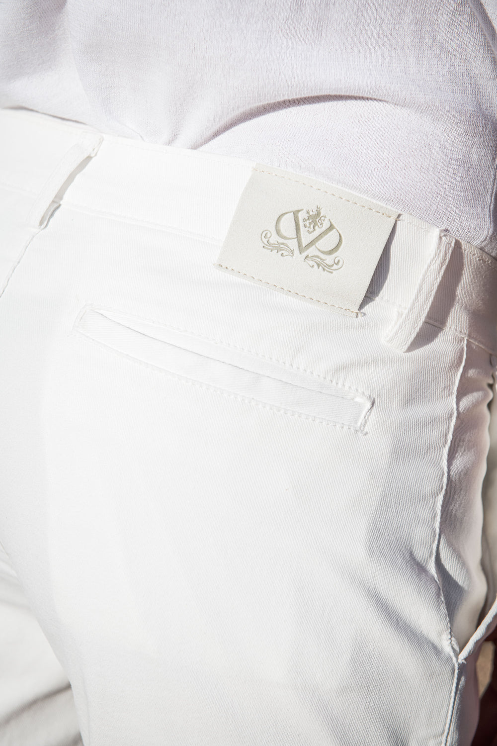White Cargo Trousers, High Rise Cargo trousers, Italian cargo trousers, White cotton cargo trousers, Pantaloni cargo bianchi, pantaloni cargo a vita alta, pantaloni cargo italiani, pantaloni cargo in cotone bianco, Pantalon cargo blanc, pantalon cargo à taille haute, pantalon cargo italien, pantalon cargo en coton blanc,