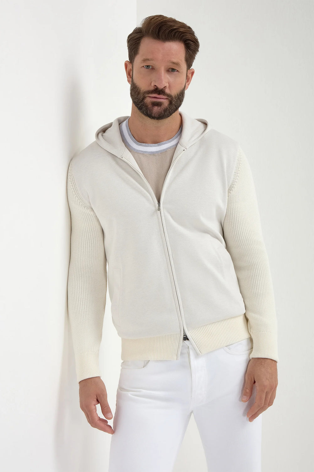 Off-White Ribbed Bomber with Hoodie, men's elegant off-white zip-up bomber, refined ribbed texture, comfortable and breathable, versatile casual and sporty wear, bomber à capuche côtelé blanc cassé pour hommes, veste légère et sophistiquée, confection élégante et respirante, bomber con cappuccio a coste bianco sporco, giacca raffinata e confortevole, abbigliamento casual di classe.