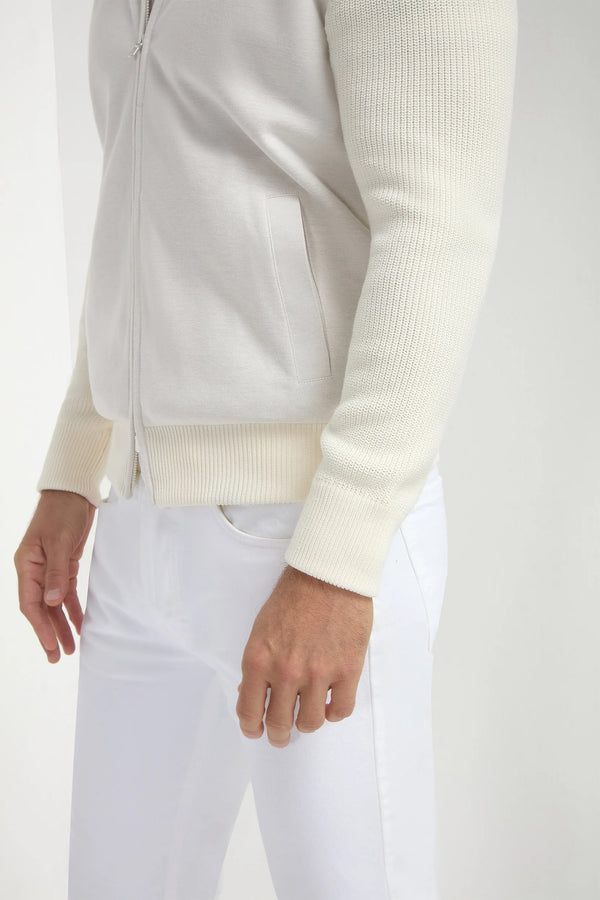 Off-White Ribbed Bomber with Hoodie, men's elegant off-white zip-up bomber, refined ribbed texture, comfortable and breathable, versatile casual and sporty wear, bomber à capuche côtelé blanc cassé pour hommes, veste légère et sophistiquée, confection élégante et respirante, bomber con cappuccio a coste bianco sporco, giacca raffinata e confortevole, abbigliamento casual di classe.