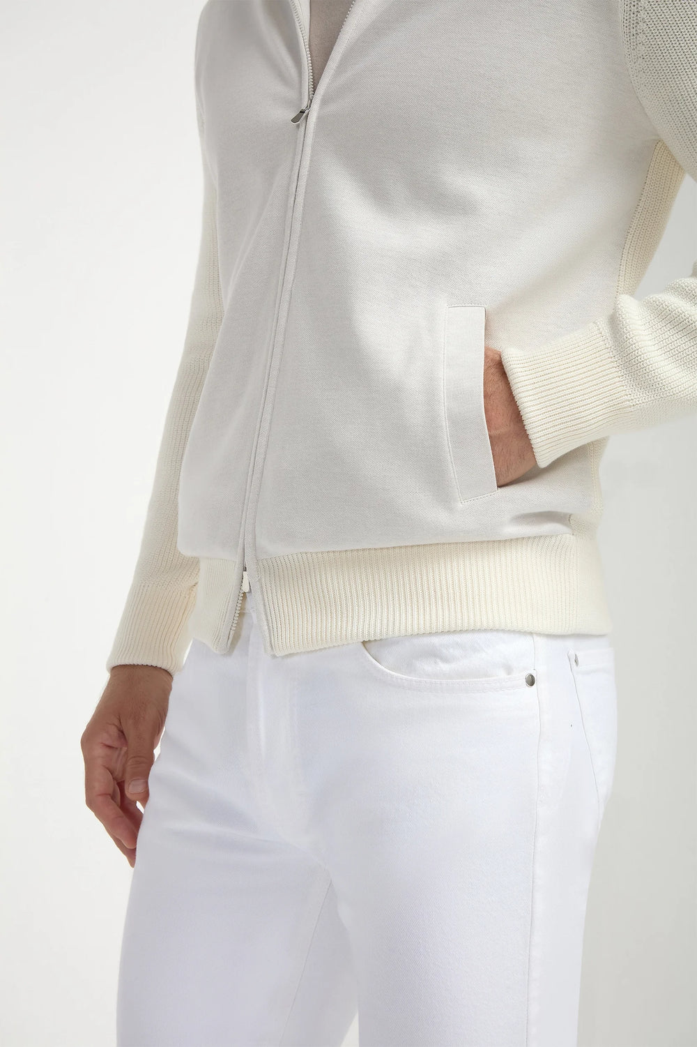 Off-White Ribbed Bomber with Hoodie, men's elegant off-white zip-up bomber, refined ribbed texture, comfortable and breathable, versatile casual and sporty wear, bomber à capuche côtelé blanc cassé pour hommes, veste légère et sophistiquée, confection élégante et respirante, bomber con cappuccio a coste bianco sporco, giacca raffinata e confortevole, abbigliamento casual di classe.