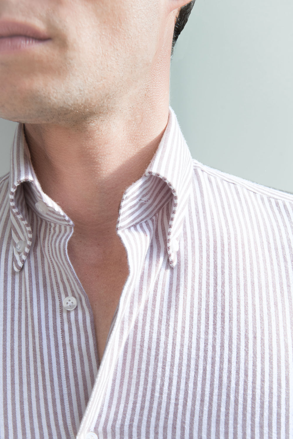 Brushed Italian Cotton Shirt, Italian Style Striped Cotton Shirt, Button Down Soft Touch Shirt, Red Striped Cotton Shirt, Chemise en coton italien brossé, Chemise en coton rayé de style italien, Chemise boutonnée rouge à rayures, Chemise en coton rayé rouge, Camicia in cotone italiano satinato, camicia in cotone a righe in stile italiano, camicia button down soft touch, camicia in cotone rosso a righe,