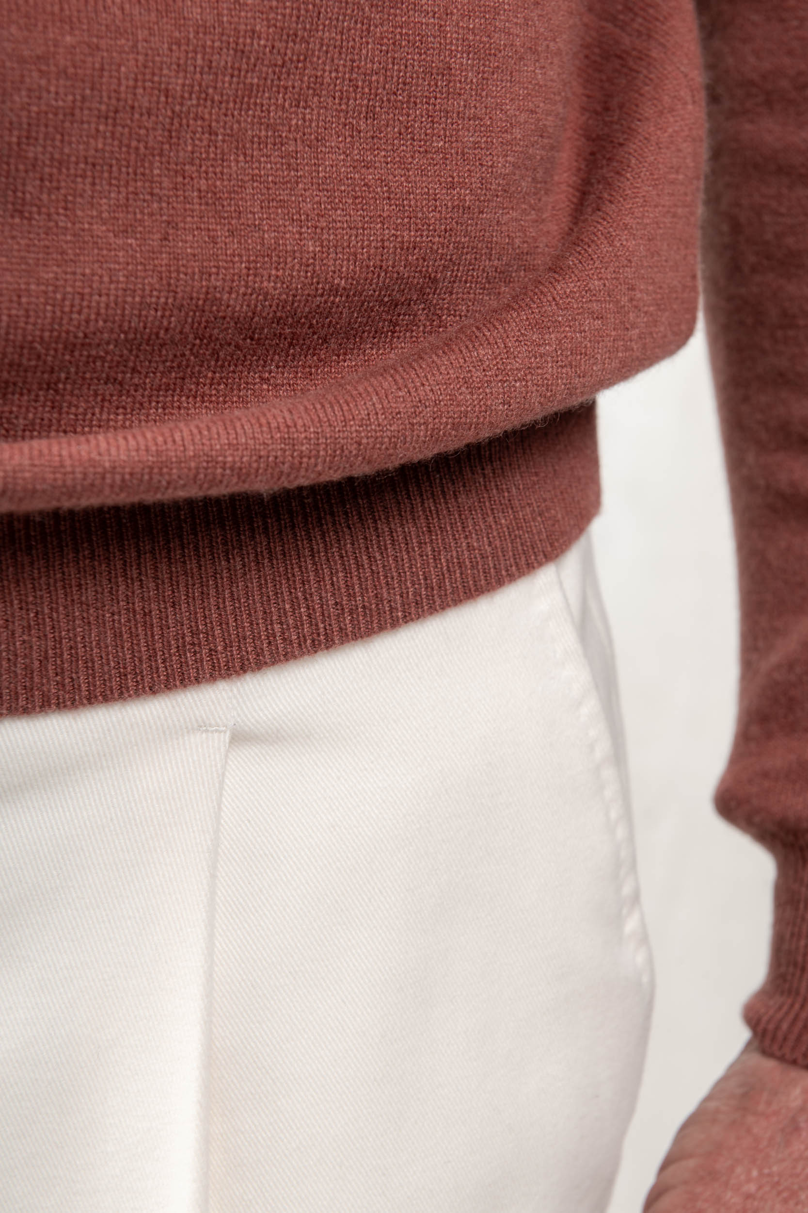 Cashmere roundneck, italian style, rusty roundneck, rusty cashmere roundneck, rusty knit, italian roundneck, Girocollo in cashmere, stile italiano, girocollo rusty , girocollo in cashmere rusty, maglia rusty chiaro, girocollo italiano, Col rond en cachemire, style italien, col rond bleu clair, col rond en cachemire rusty, maille rusty , col rond italien,