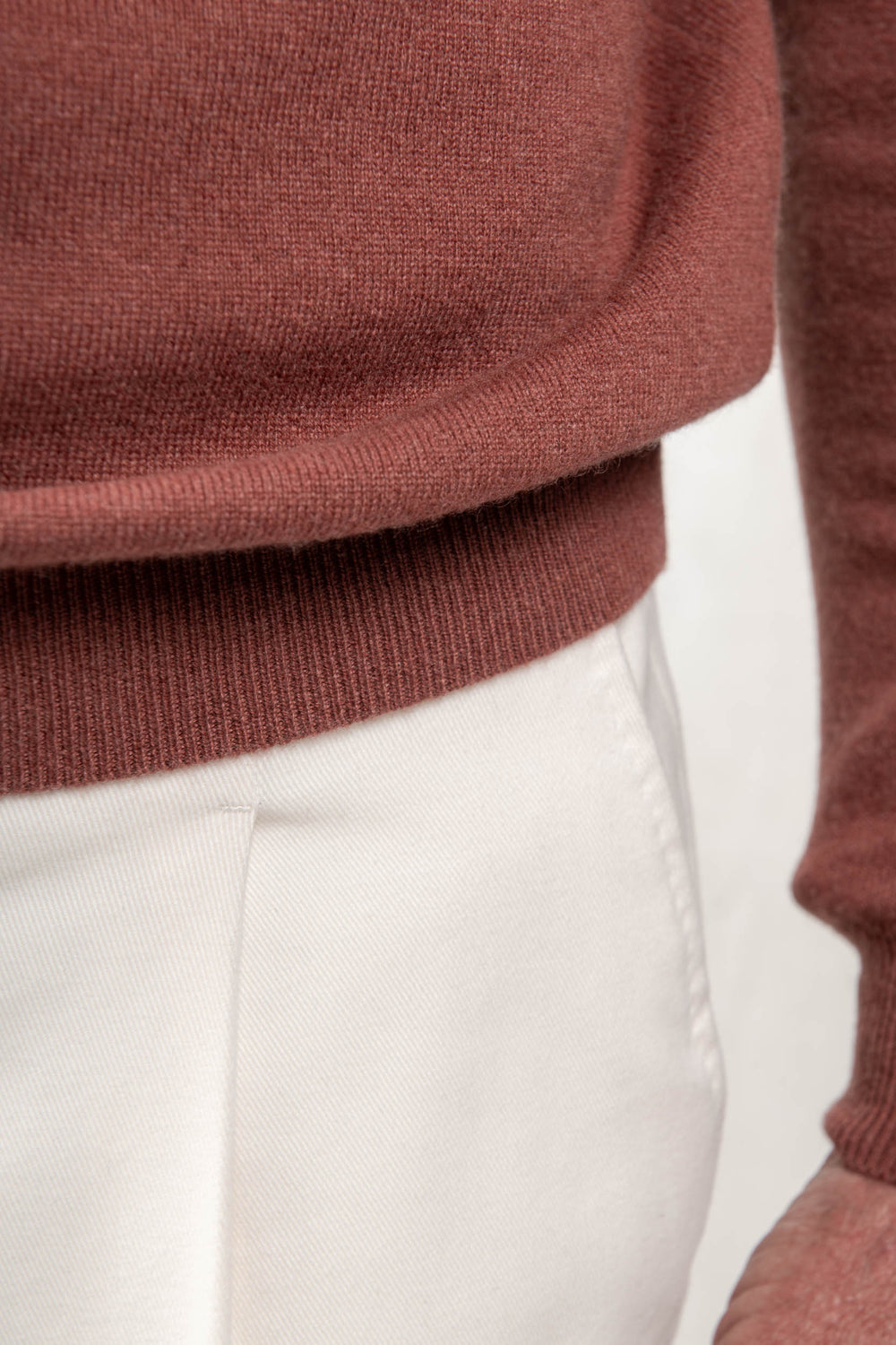 Cashmere roundneck, italian style, rusty roundneck,  rusty cashmere roundneck,  rusty knit, italian roundneck, Girocollo in cashmere, stile italiano, girocollo rusty , girocollo in cashmere rusty, maglia  rusty chiaro, girocollo italiano,  Col rond en cachemire, style italien, col rond  bleu clair, col rond en cachemire rusty, maille rusty , col rond italien,