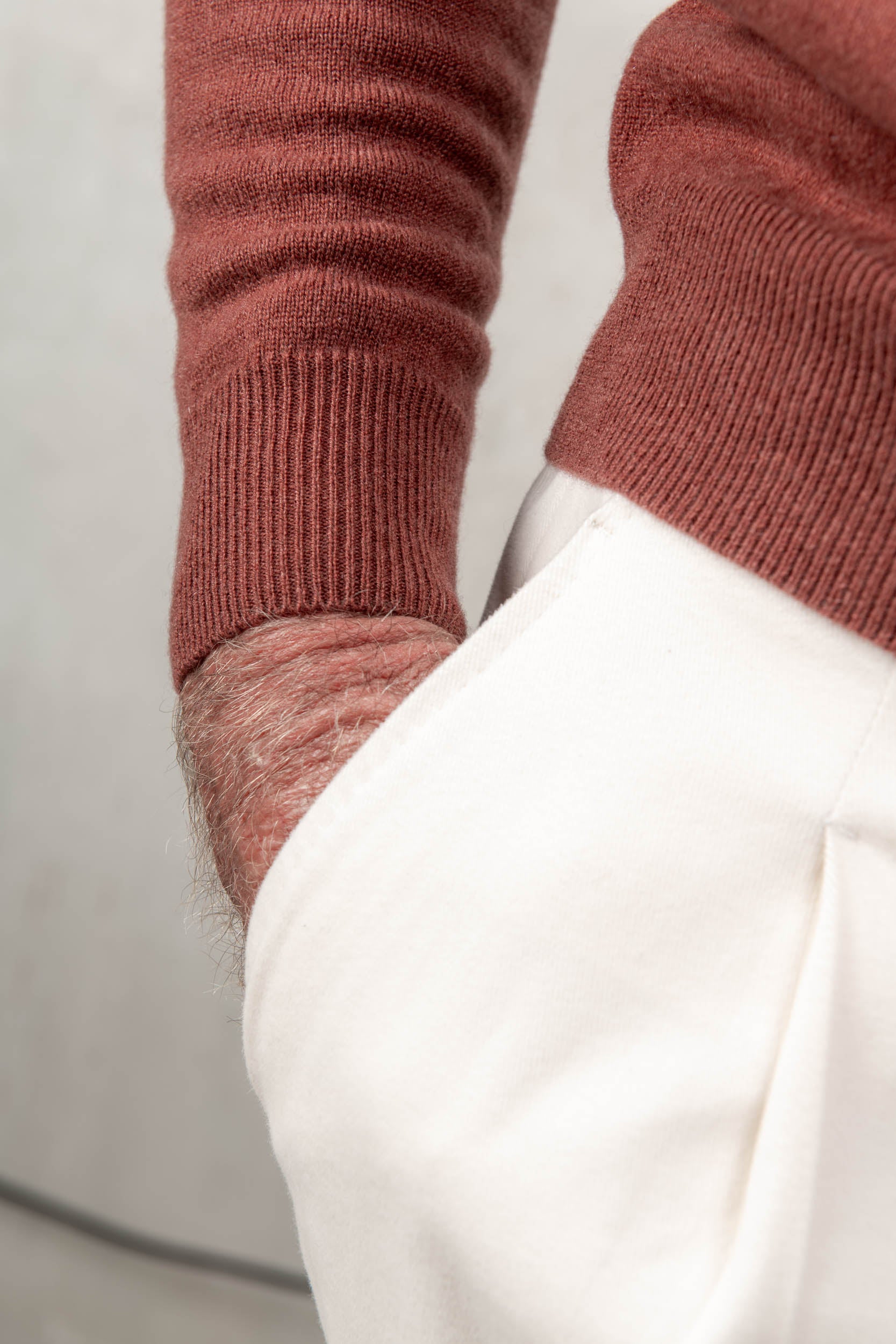 Cashmere roundneck, italian style, rusty roundneck, rusty cashmere roundneck, rusty knit, italian roundneck, Girocollo in cashmere, stile italiano, girocollo rusty , girocollo in cashmere rusty, maglia rusty chiaro, girocollo italiano, Col rond en cachemire, style italien, col rond bleu clair, col rond en cachemire rusty, maille rusty , col rond italien,