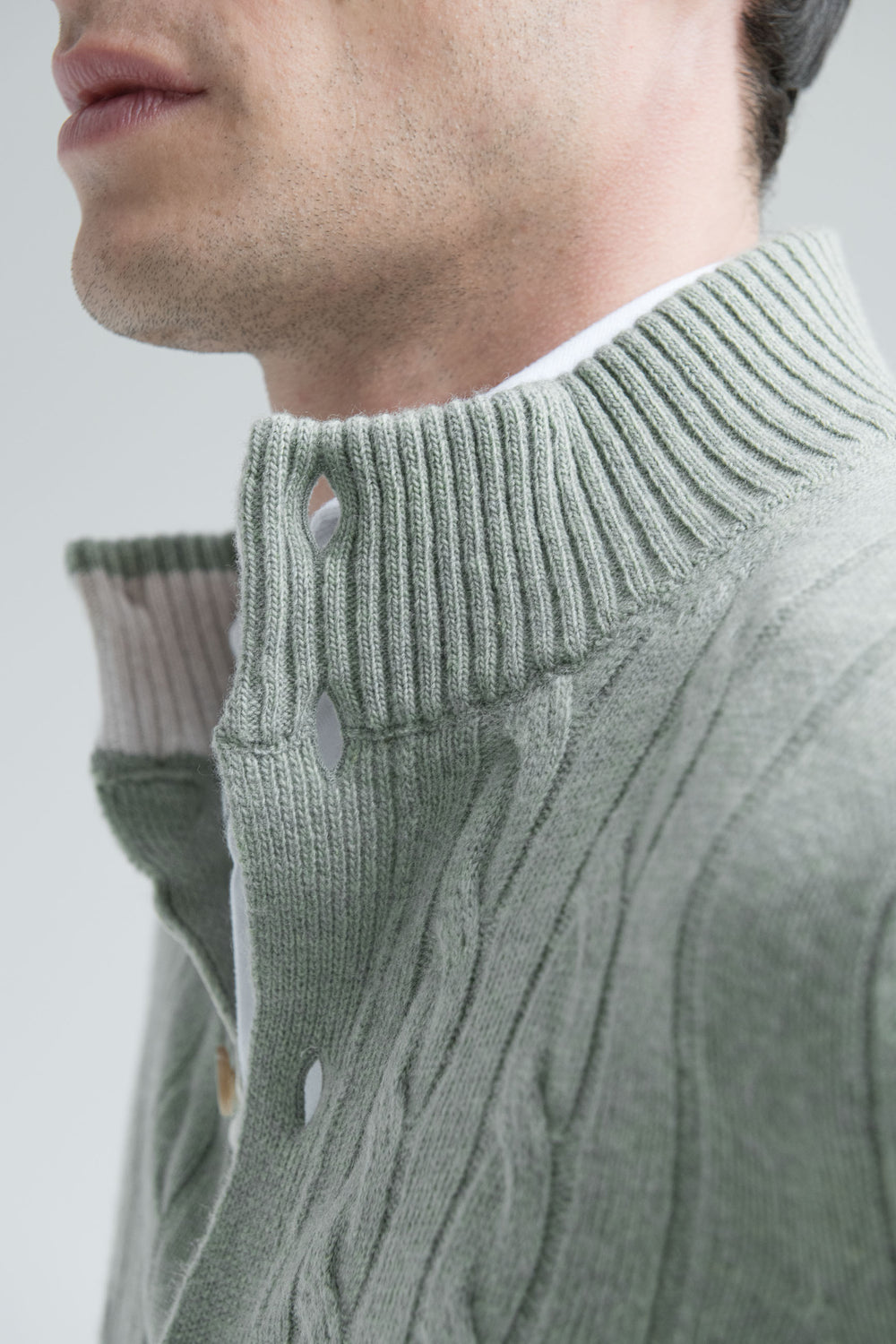 Cardigan in maglia a treccia salvia – Made in Italy