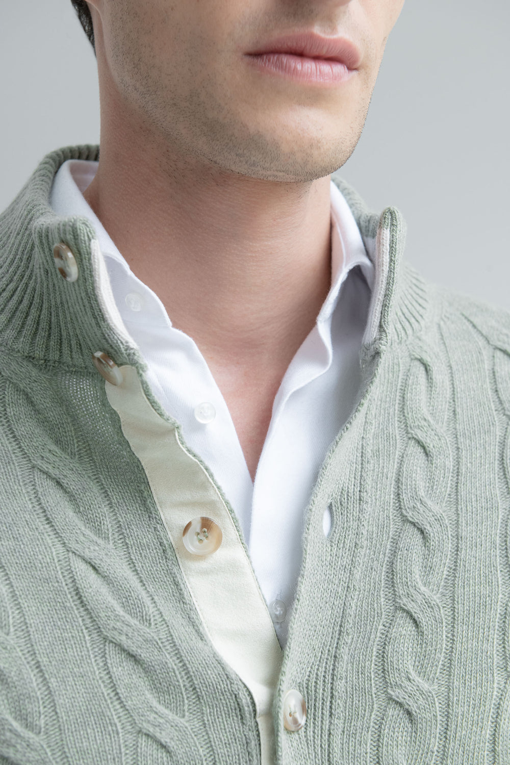 Cardigan in maglia a treccia salvia – Made in Italy