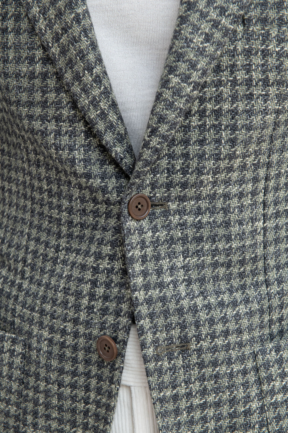 Italian houndstooth jacket, Sage Houndstooth jacket, Houndstooth Jacket, Sage Houndstooth Jacket, Sage Wool jacket, Italian sage houndstooth jacket, Veste pied-de-poule italienne, veste pied-de-poule sauge, veste pied-de-poule, veste pied-de-poule sauge, veste laine sauge, veste pied-de-poule sauge italienne, Giacca in pied-de-poule italiano, Giacca in pied-de-poule color salvia, Giacca in pied-de-poule salvia, Giacca in lana color salvia, Giacca in pied-de-poule italiano color salvia