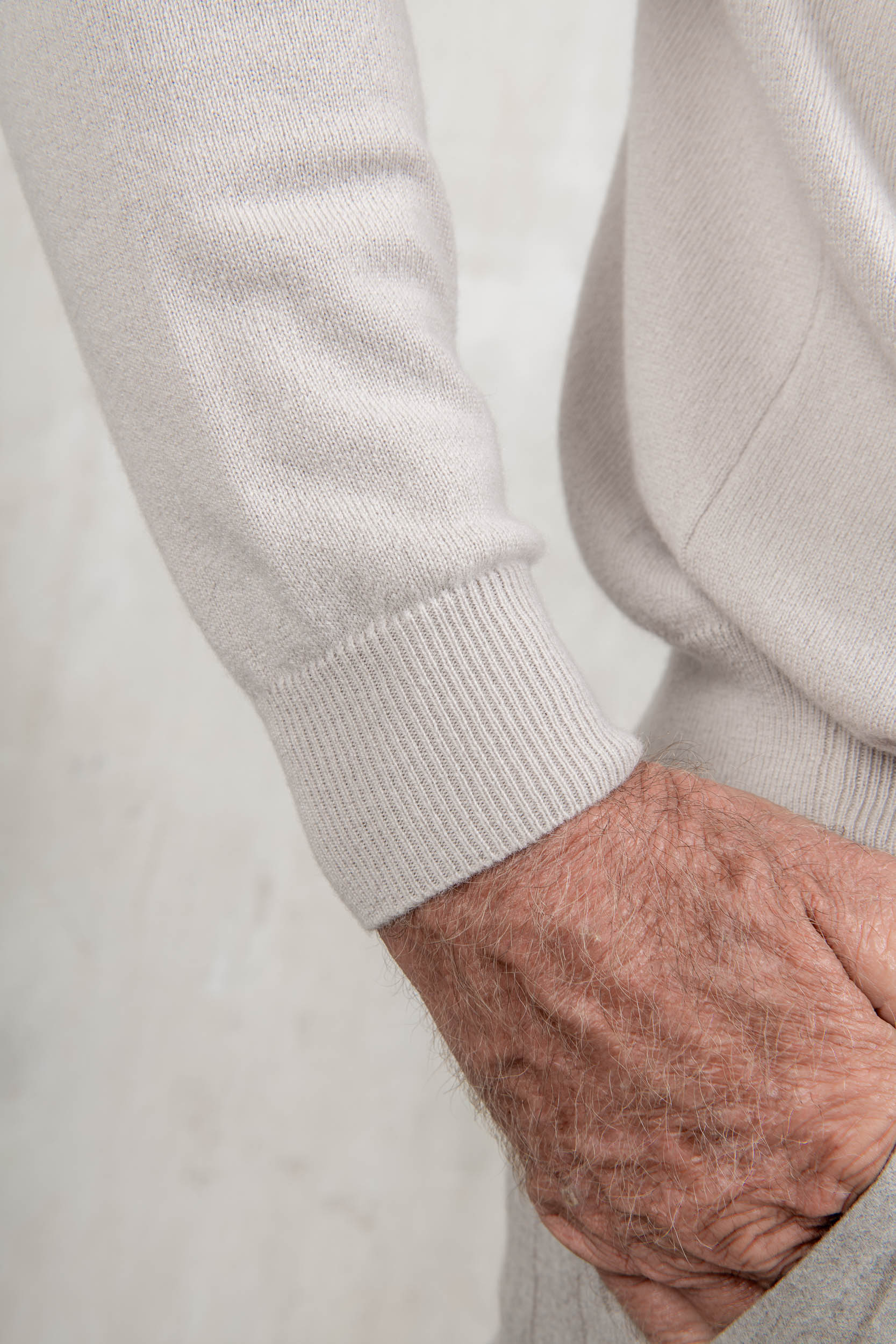 beige cashmere turtleneck, cashmere turtleneck, col roulé cachemire, sand cashmere turtleneck, col roulé sable, col roulé sable cachemire, dolcevita in cashmere beige, dolcevita in cashmere, col roulé cachemire, dolcevita in cashmere sabbia