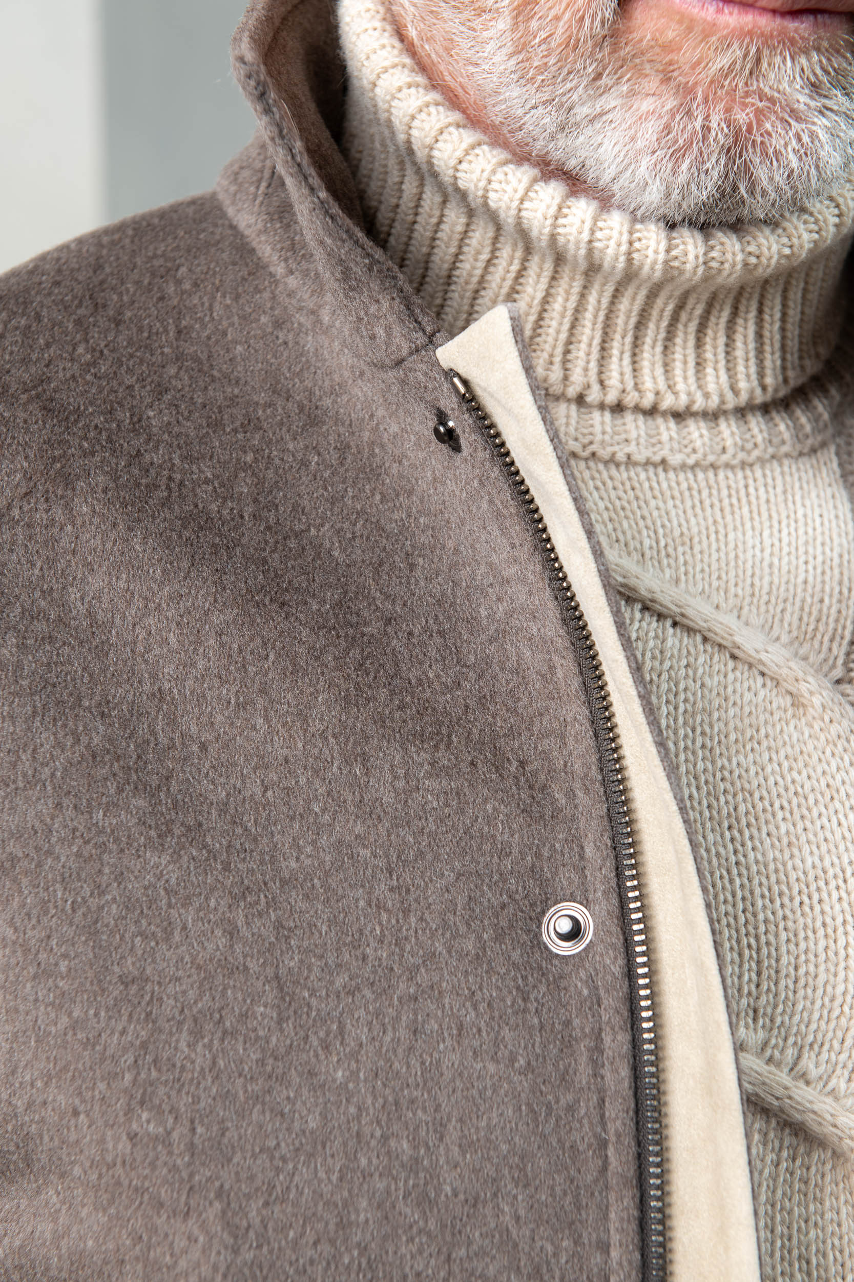Taupe short coat with removable shearling collar – Made in Italy