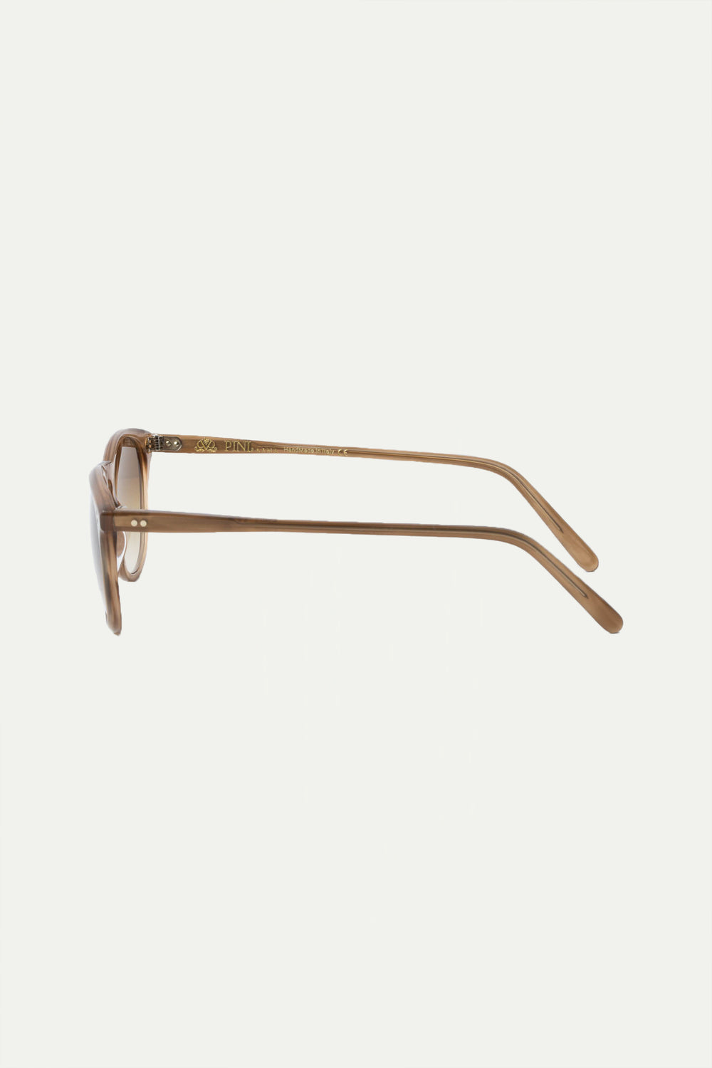 Taupe Capri Sunglasses, men's elegant taupe sunglasses, refined and timeless design, high-quality lenses, lightweight and comfortable, lunettes Capri taupe pour hommes, lunettes de soleil sophistiquées, protection UV et confort optimal, occhiali da sole Capri taupe, design raffinato e senza tempo, lenti di alta qualità, accessorio di classe.