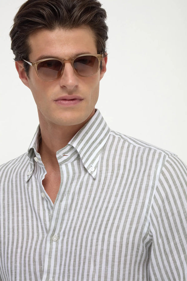 Taupe Capri Sunglasses, men's elegant taupe sunglasses, refined and timeless design, high-quality lenses, lightweight and comfortable, lunettes Capri taupe pour hommes, lunettes de soleil sophistiquées, protection UV et confort optimal, occhiali da sole Capri taupe, design raffinato e senza tempo, lenti di alta qualità, accessorio di classe.