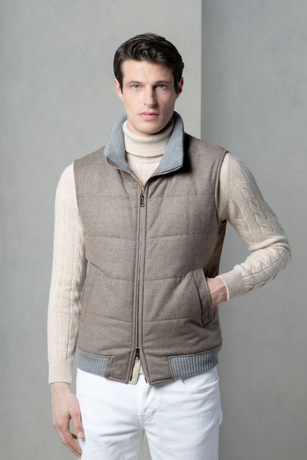 Gilet imbottito taupe in lana e cashmere – Made in Italy