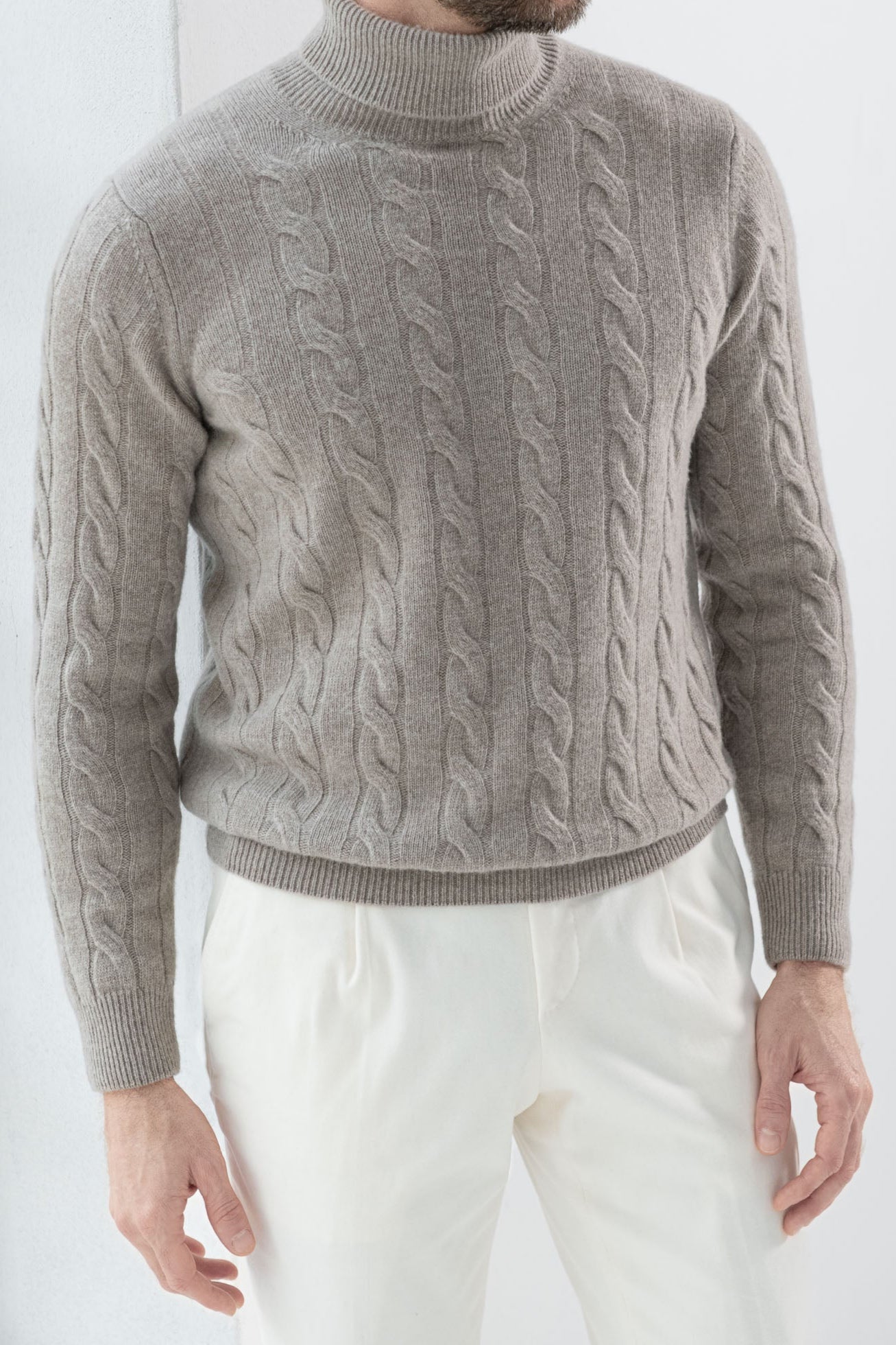 Cable Knit turtleneck in merino wool, italian merino wool sweater, Taupe Cable Knit Turtleneck in italian wool, 100% superfine Super 100 Merino wool turtleneck, Col roulé en laine mérinos, pull italien en laine mérinos, Col roulé taupe en laine italienne, 100% laine mérinos Super 100, Dolcevita in lana merino, maglione italiano in lana merino, Dolcevita taupe in lana italiana, dolcevita in lana Super 100 Merino 100% superfine