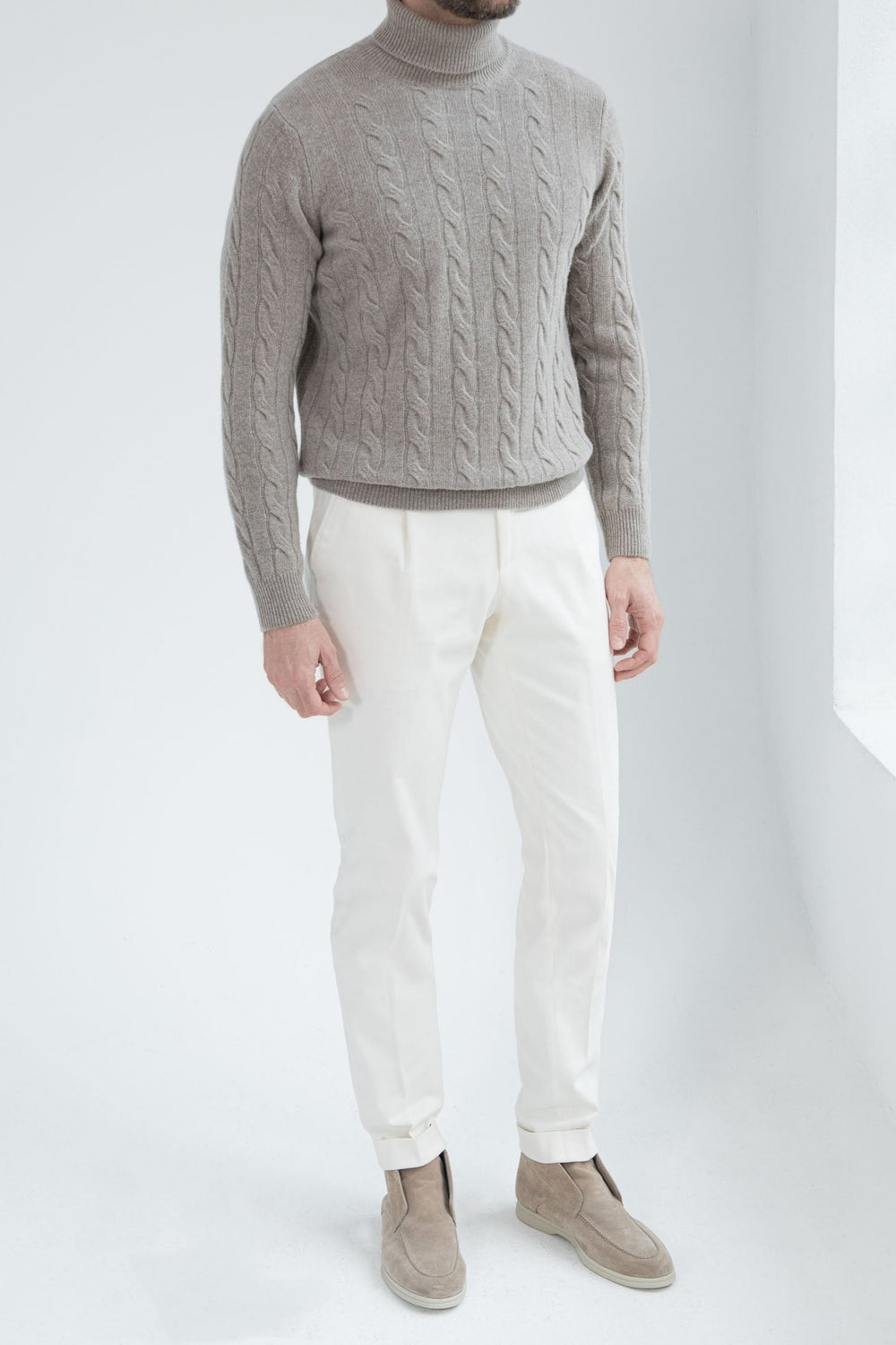 Cable Knit turtleneck in merino wool, italian merino wool sweater, Taupe Cable Knit Turtleneck in italian wool, 100% superfine Super 100 Merino wool turtleneck, Col roulé en laine mérinos, pull italien en laine mérinos, Col roulé taupe en laine italienne, 100% laine mérinos Super 100, Dolcevita in lana merino, maglione italiano in lana merino, Dolcevita taupe in lana italiana, dolcevita in lana Super 100 Merino 100% superfine