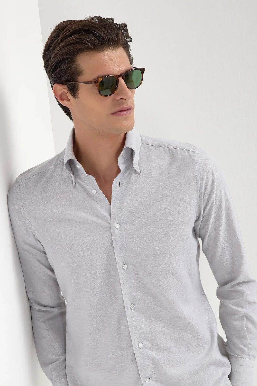 Turtle Capri Sunglasses, men's elegant tortoiseshell sunglasses, refined and timeless design, high-quality lenses, lightweight and comfortable, lunettes Capri écaille pour hommes, lunettes de soleil sophistiquées, protection UV et confort optimal, occhiali da sole Capri tartarugati, design raffinato e senza tempo, lenti di alta qualità, accessorio di classe.