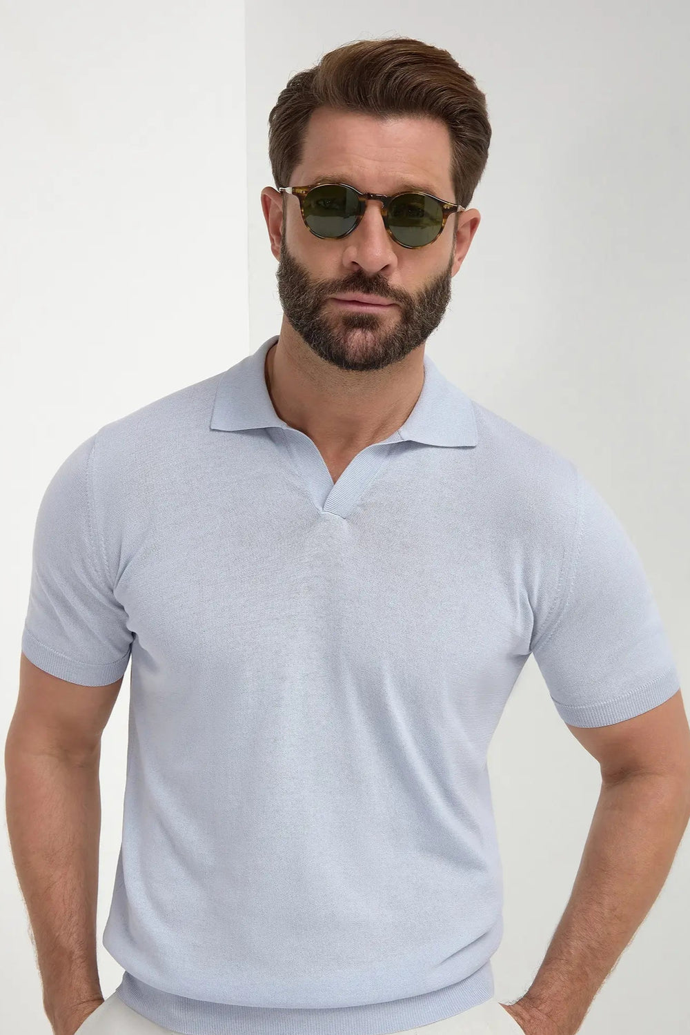 Turtle Portofino Sunglasses, men's elegant tortoiseshell sunglasses, refined and timeless design, high-quality lenses, lightweight and comfortable, lunettes Portofino écaille pour hommes, lunettes de soleil sophistiquées, protection UV et confort optimal, occhiali da sole Portofino tartarugati, design raffinato e senza tempo, lenti di alta qualità, accessorio di classe.